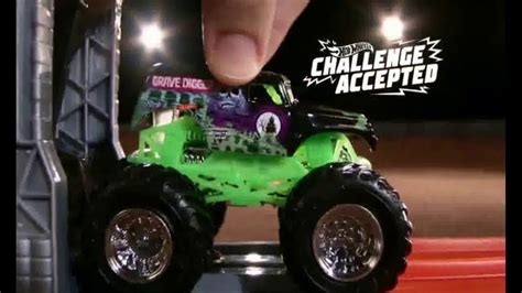 Hot Wheels Monster Jam El Toro Loco Showdown TV Commercial Take Down