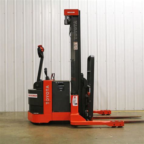 Toyota Walkie Stacker 2 000 Lb To 2 500 Lb Capacity