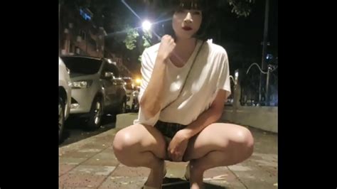 Shemaleting Xuan Outdoor Pee And Show The Underwear XVIDEOS