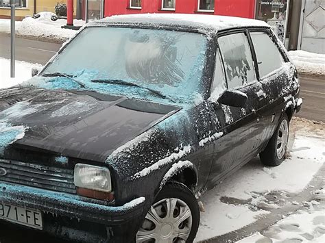 Foto U Akovcu Se Zapalio Auto Vatrogasci Stigli Na Vrijeme