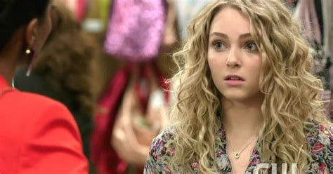 Sex and the City une série sur l adolescence de Carrie Bradshaw bande