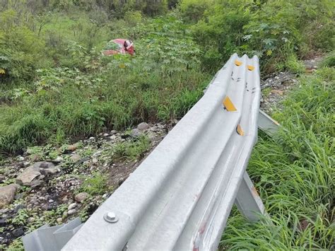 Auto Cae Al Lecho Del R O Santa Catarina Conductor Est Lesionado