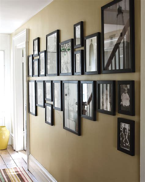 12 Brilliant Ways to Decorate a Blank Wall | Wall decor living room, Hallway pictures, Photo ...