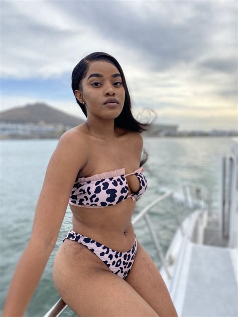 4 Hot Sexy Vicky Vee Jonas Bikini Pics