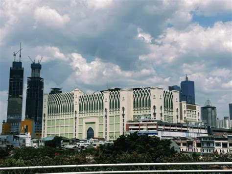 5+ Things To Buy in Tanah Abang Market, Jakarta’s Modest Shopping ...