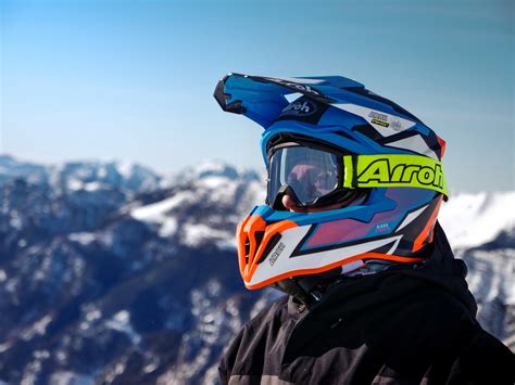 AIROH Presenta STRYCKER Il Nuovo Casco Per L Offroad