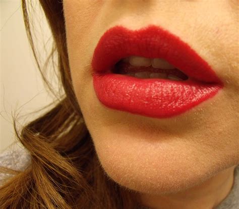 Beauty experts explain the science behind how to tease hair 22