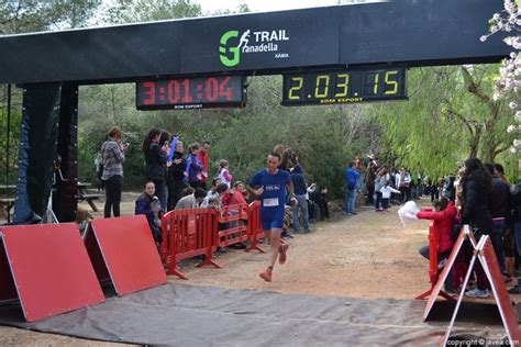 Uno de los corredores llegando a la meta Jávea Xàbia