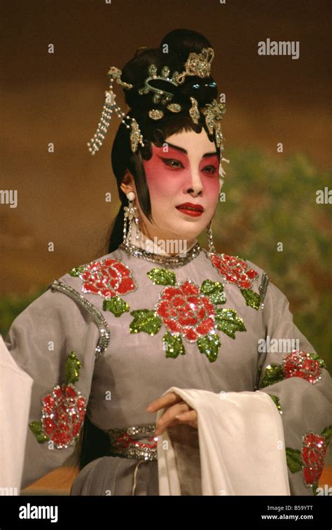 Chinese cantonese opera hi-res stock photography and images - Alamy