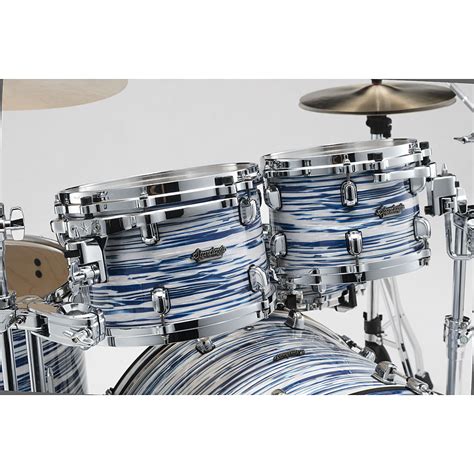 Tama Starclassic Maple 22 Blue And White Oyster 4 Pcs Shell Set Drum Kit