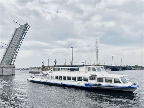 Аренда двухпалубного теплохода Чайка в Санкт-Петербурге СПб