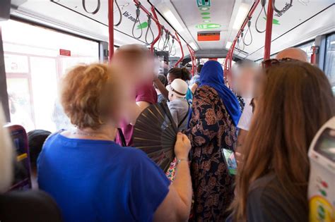 Autista Non Aiuta Il Disabile A Scendere Dal Bus Rivolta Dei