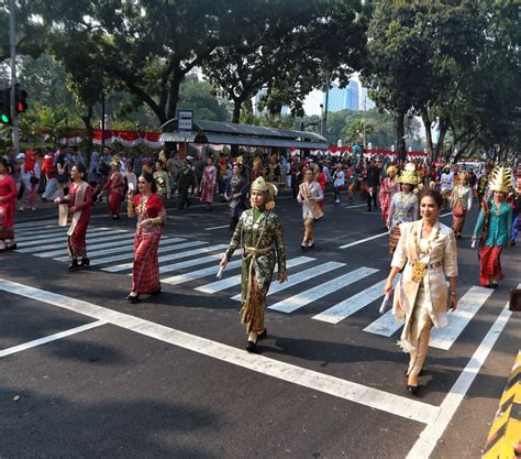 FOTO Iring Iringan Kirab Budaya HUT Ke 78 Kemerdekaan RI Saat Kereta