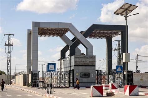 Egypt Gaza Border Crossing Opens Letting Desperately Needed Aid Flow To Palestinians Menafncom