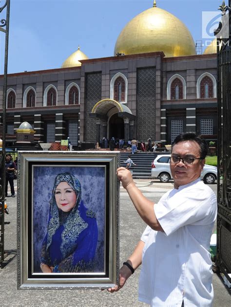 Fakta Menarik Masjid Kubah Emas Milik Dian Al Mahri Bernuansa Timur