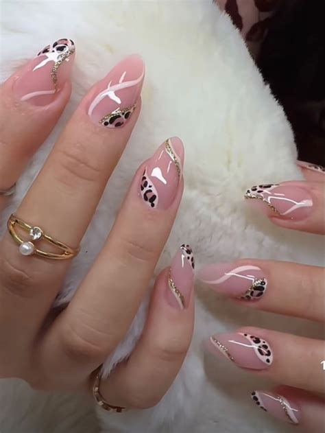 Nude Nails Ideas Manicura de uñas Uñas elegantes y sencillas Uñas almendradas