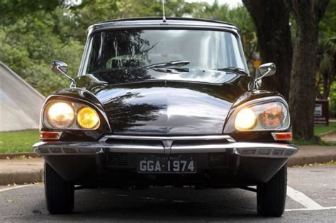 1974 DS Crowns the Care of its Restorer Citroënvie