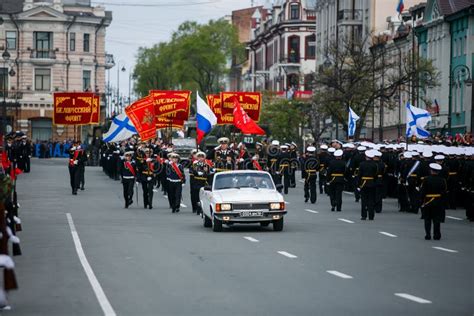 Colunas Dos Soldados Do Ex Rcito Do Russo Em Victory Parade Foto