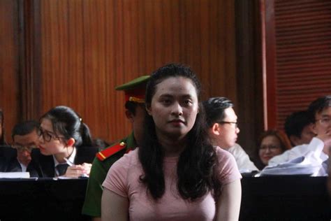 Hot girl Ngọc Miu mắt xích vụ ma túy khủng liên tục rơi nước mắt và lý giải về biệt danh trước tòa