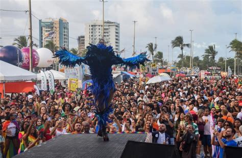 Parada Gay 2025 reúne milhares na Orla de Atalaia Destaque Noticias