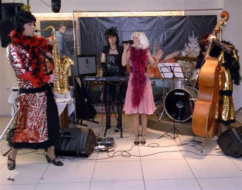 В ДЖАЗЕ ТОЛЬКО ДЕВУШКИ