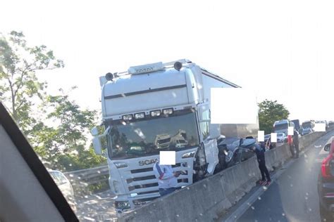 Puglia Auto Schiacciata Contro Il Guard Rail Dramma Sulla SS16bis