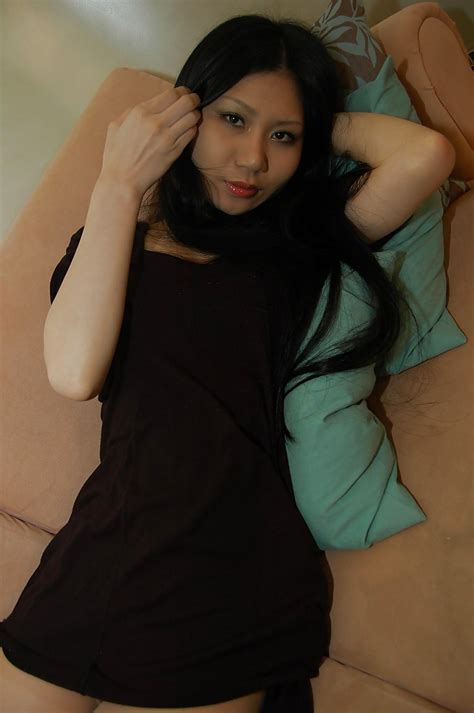 Slim Asian Babe Hitomi Nagase Getting Naked And Spreading Her Legs Porn Pictures XXX Photos