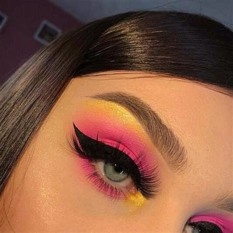 𝐏𝐢𝐧𝐭𝐞𝐫𝐞𝐬𝐭 𝕺𝖇𝖑𝖎𝖙𝖙 ☾ Pink Eye Makeup Eye Makeup Art Colorful Eye Makeup