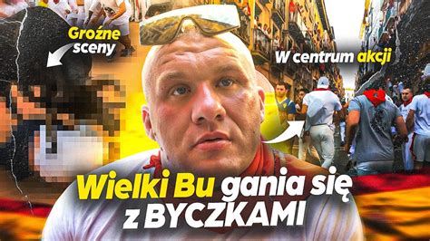 Wielki Bu gania się z BYCZKAMI San Fermin w Pampelunie Gonitwa byków