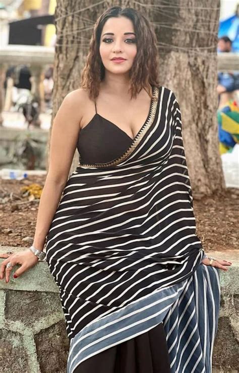 Monalisa Added Hotness With Traditional Look Looked Super Hot In Saree And Deep Neck Blouse