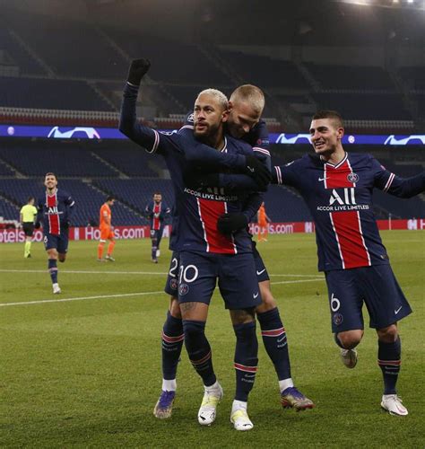 マルコ・ヴェッラッティさんのインスタグラム写真 マルコ・ヴェッラッティinstagram「next Round ☑️ Psg」12月