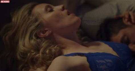 Naked Évelyne Brochu in Trop