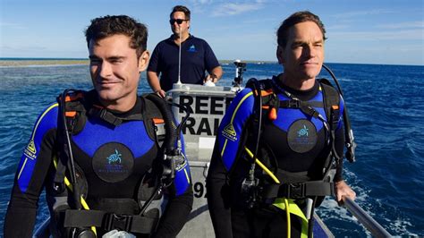 Gran Barrera De Coral Zac Efron Con Los Pies Sobre La Tierra