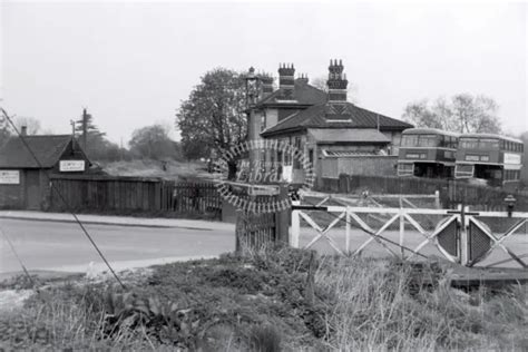 PHOTO BR BRITISH Railways Station Scene BISHOPS WALTHAM 1969 1 99