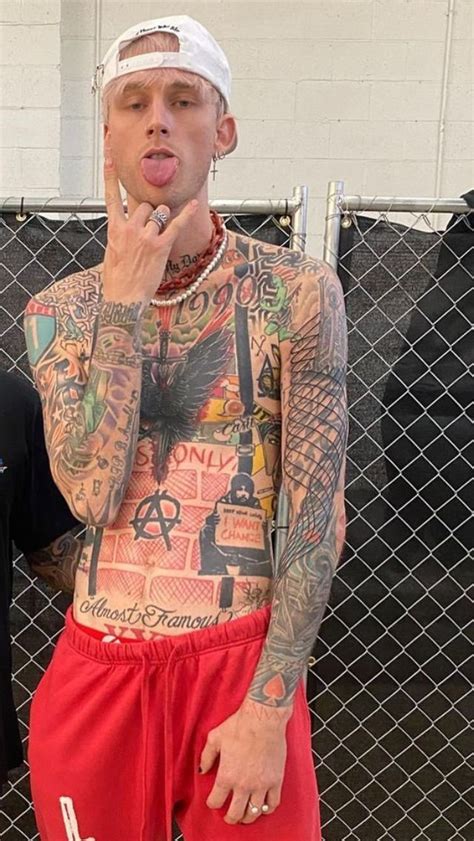 Colson Baker Machine Gun Kelly Mgk Celebs Celebrities Pete