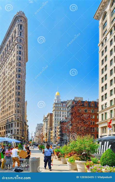 Flatiron Building On 5th Avenue Near Madison Square Park Urban