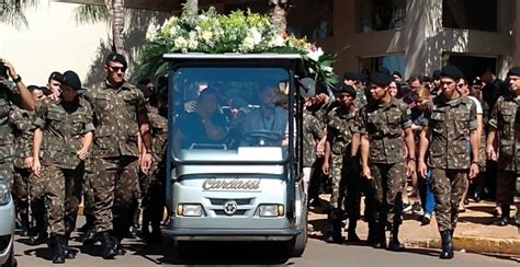 Soldado Que Morreu Ap S Queda De Rvore Enterrado Honras