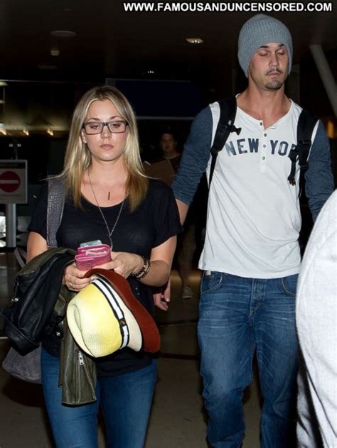 Kaley Cuoco High Resolution Posing Hot Babe Celebrity Beautiful