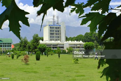 University Of Kashmir Main Campus Stock Photo - Download Image Now ...