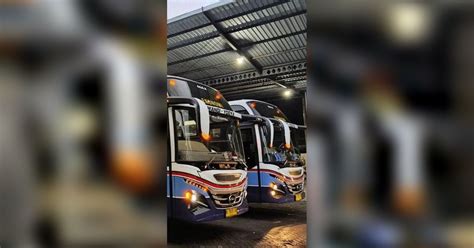 Potret Bus Lawas Di Era An Transportasi Andalan Masyarakat Yang