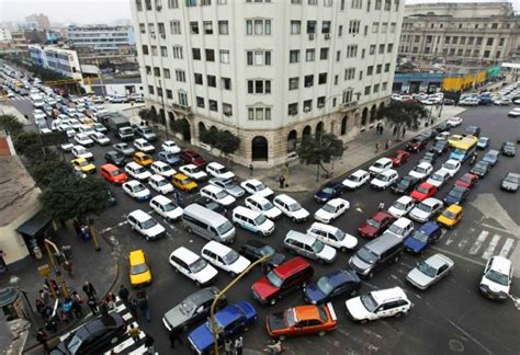 Basta De Caos Vehicular En Lima El Montonero