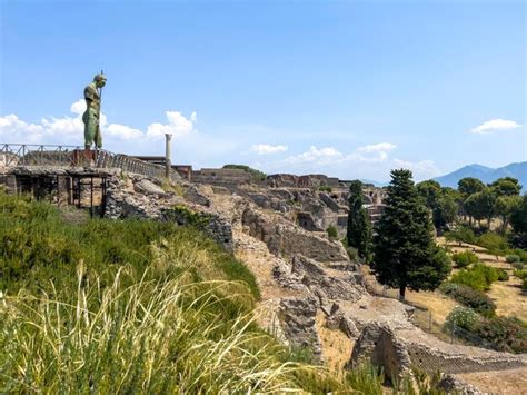 Premium Photo | The gigantic ruins of pompeii