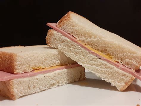 Bologna Sandwich - JAHZKITCHEN