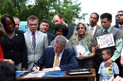 De Blasio Signs Traffic Safety Bills As Part Of Vision Zero