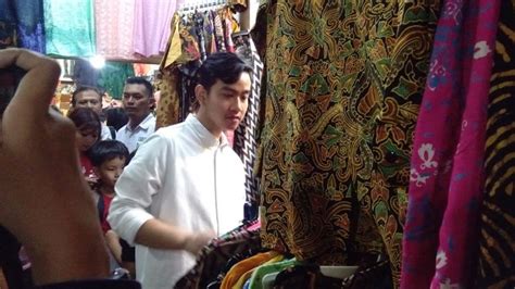 Blusukan Ke Pasar Klewer Solo Gibran Beli Daster Dan Baju Anak