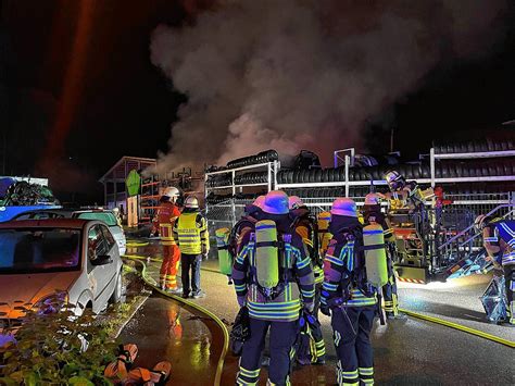 Wehr Gro Brand Bei Autoverwertung In Der Kreuzmatt News Und Bilder