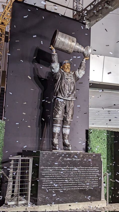 Photo of Brown statue. : r/losangeleskings