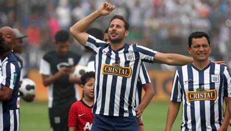 Alianza Lima Claudio Pizarro catalogó de interesante ser