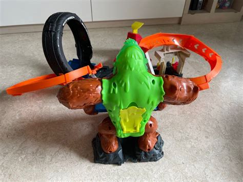 Hot Wheels Toxic Gorilla Slam Playset Hobbies Toys Toys Games On Carousell