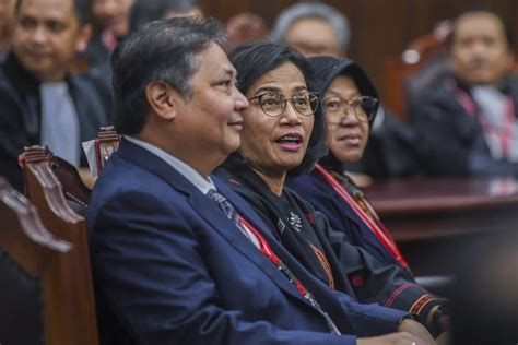 Foto Di Sidang MK Sri Mulyani Tak Ada Perbedaan Pembayaran Bansos